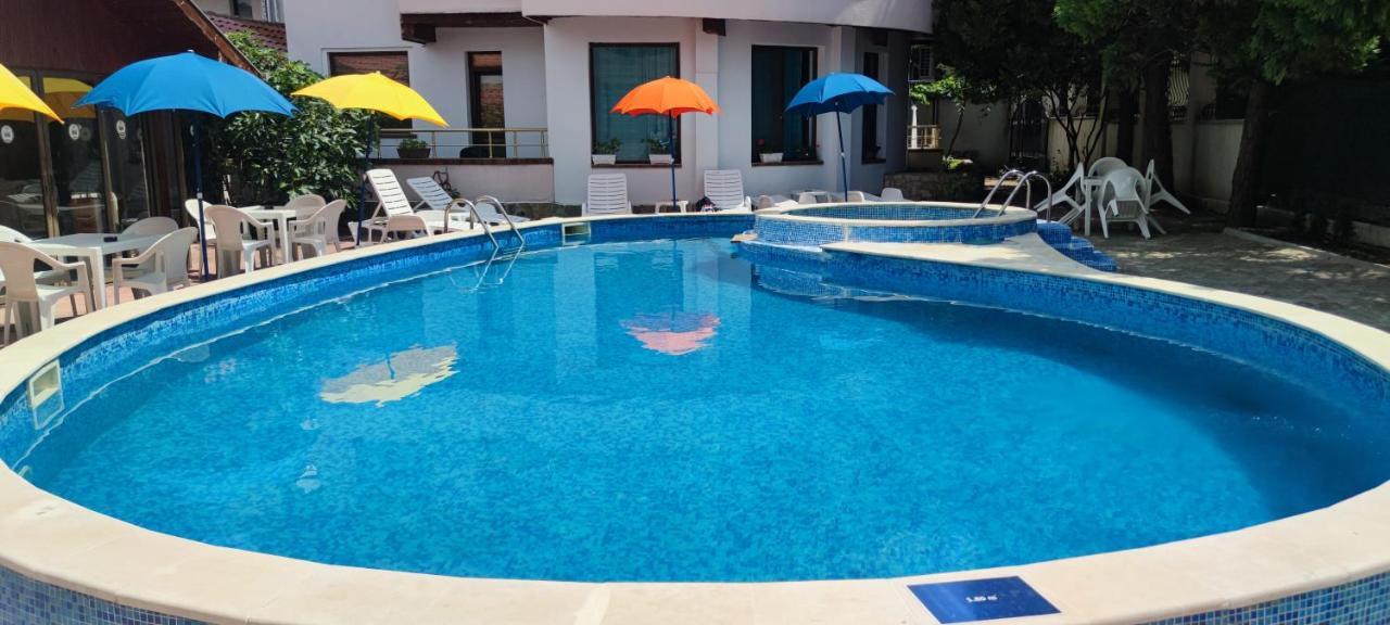 Family Hotel Saint Peter سينتس قسطنطين وهيلينا المظهر الخارجي الصورة