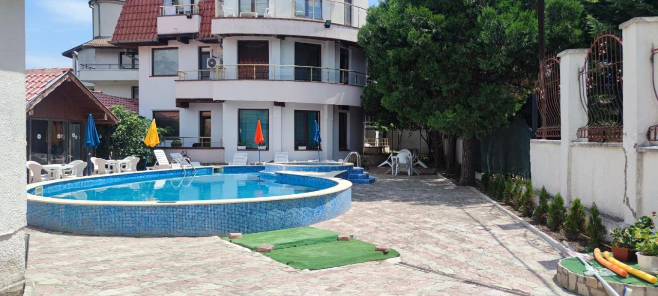 Family Hotel Saint Peter سينتس قسطنطين وهيلينا المظهر الخارجي الصورة