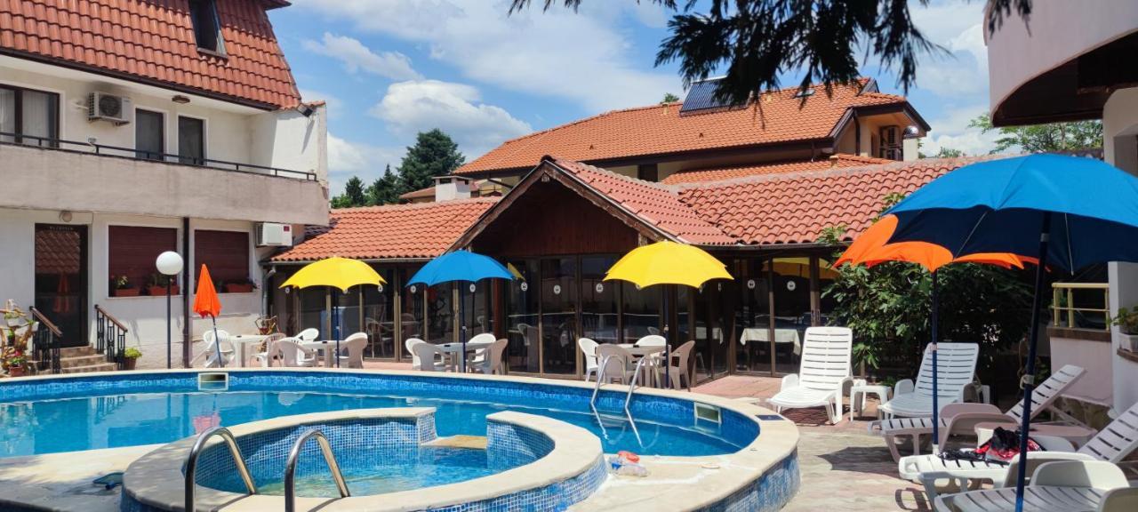 Family Hotel Saint Peter سينتس قسطنطين وهيلينا المظهر الخارجي الصورة