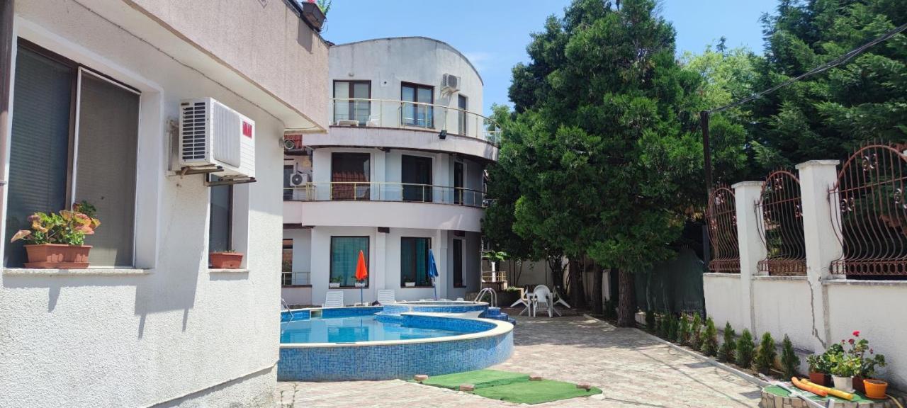 Family Hotel Saint Peter سينتس قسطنطين وهيلينا المظهر الخارجي الصورة